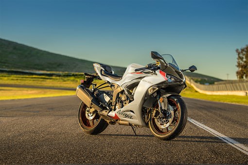 2025 KAWASAKI NINJA® ZX™ 6R NON-ABS PEARL ROBOTIC WHITE